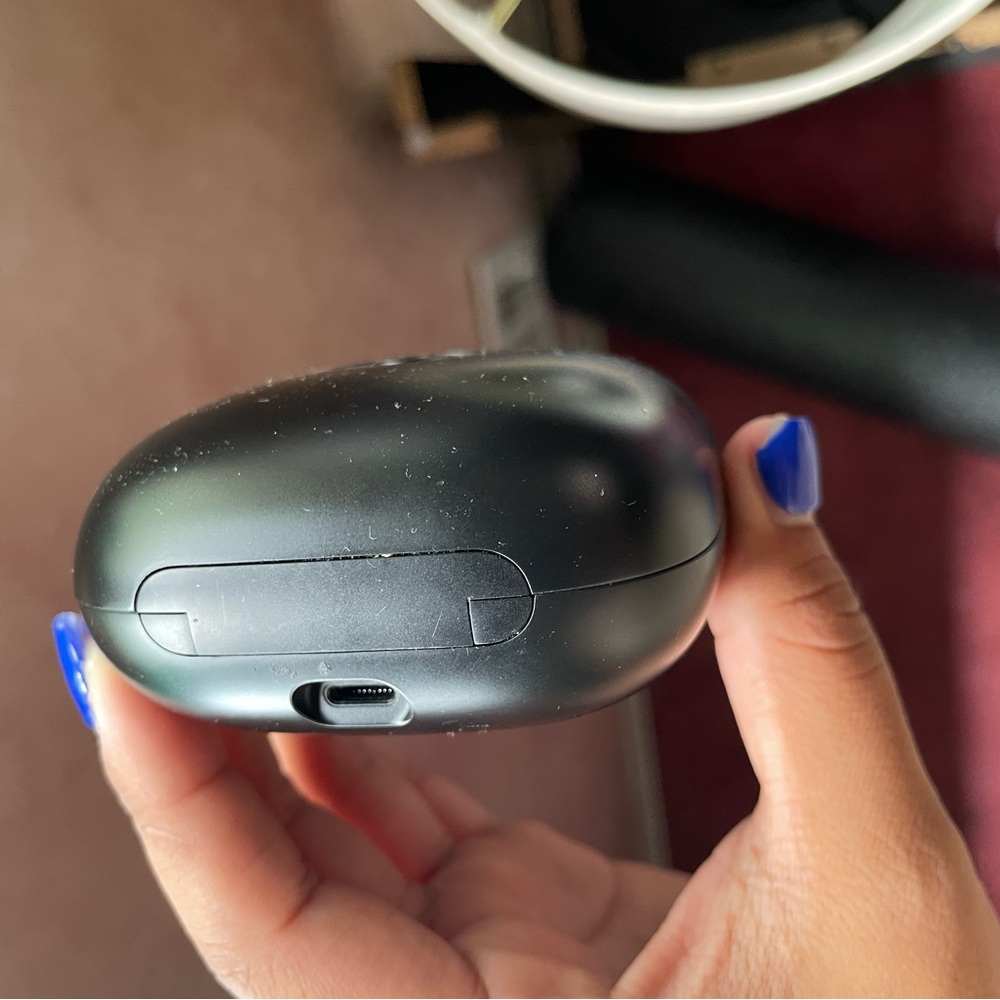 Works great no problems iPhone charger is what’s used to charge them